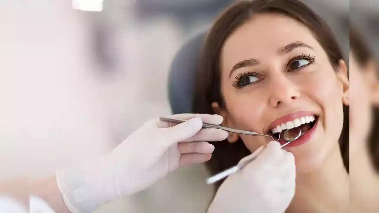 Gum Care Tips: శీతా కాలంలో చిగుళ్ల సమస్యతో ఇబ్బంది పడుతున్నారా.. వీటితో చెక్ పెట్టండి!