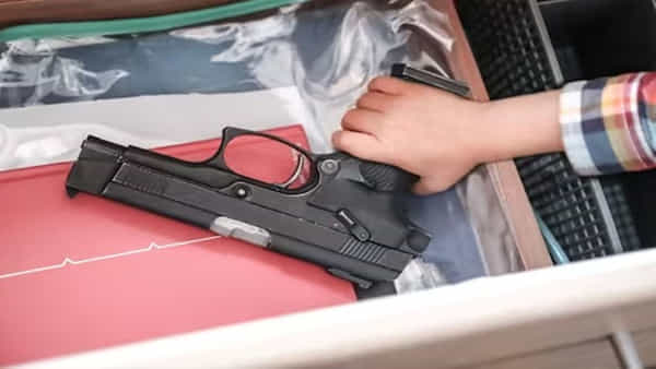 Gun Fire in School: స్కూల్కు గన్ తీసుకొచ్చిన బాలిక.. తరగతి గదిలో విద్యార్ధులపై కాల్పులు! ఒకరు మృతి