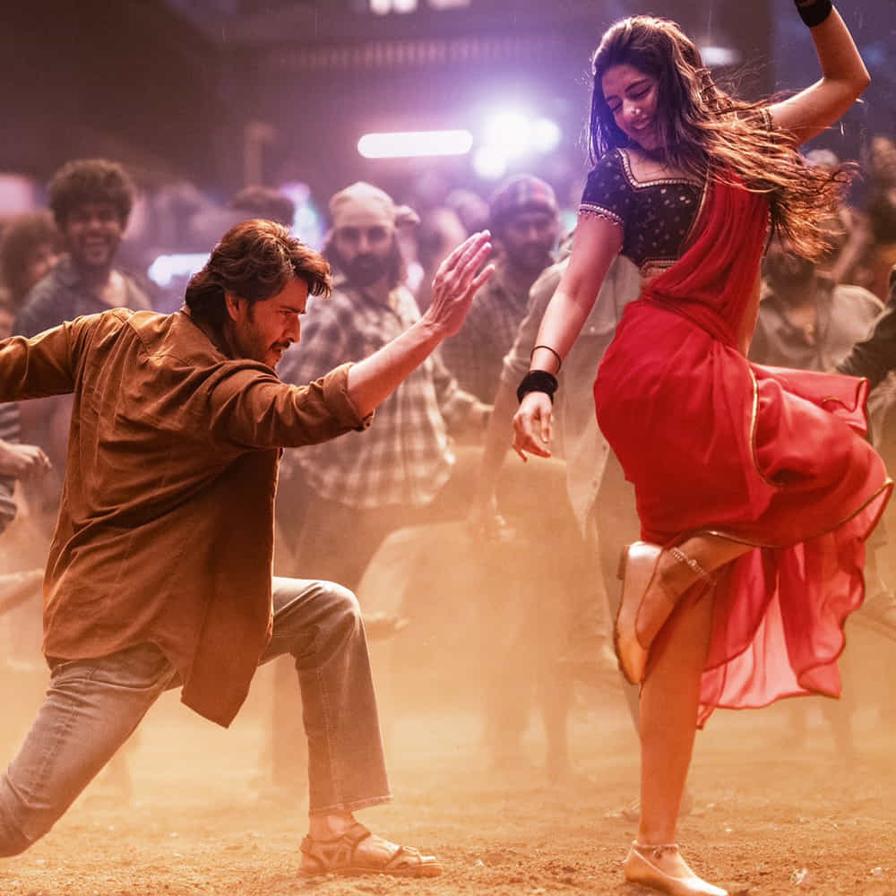 ఈ సినిమాలో మీనాక్షి చౌదరి, శ్రీలీల కథానాయికలుగా నటిస్తుండగా.. థమన్ మ్యూజిక్ అందిస్తున్నారు. ఈ సినిమాలో రమ్యకృష్ణ, ప్రకాష్ రాజ్, సునీల్, హైపర్ ఆది కీలకపాత్రలలో నటిస్తున్నారు.