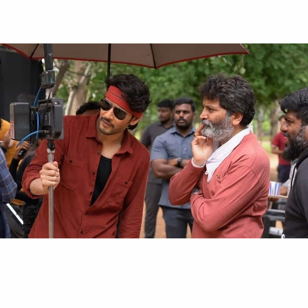 అతడు, ఖలేజా తర్వాత వీరిద్దరి కాంబో వస్తున్న ఈ సినిమా కోసం ఘట్టమనేని ఫ్యాన్స్ ఎంతో ఆసక్తిగా వెయిట్ చేస్తున్నారు. ఇప్పటికే విడుదలైన టీజర్, పోస్టర్స్, సాంగ్స్ మూవీపై మరింత హైప్ క్రియేట్ చేశాయి.
