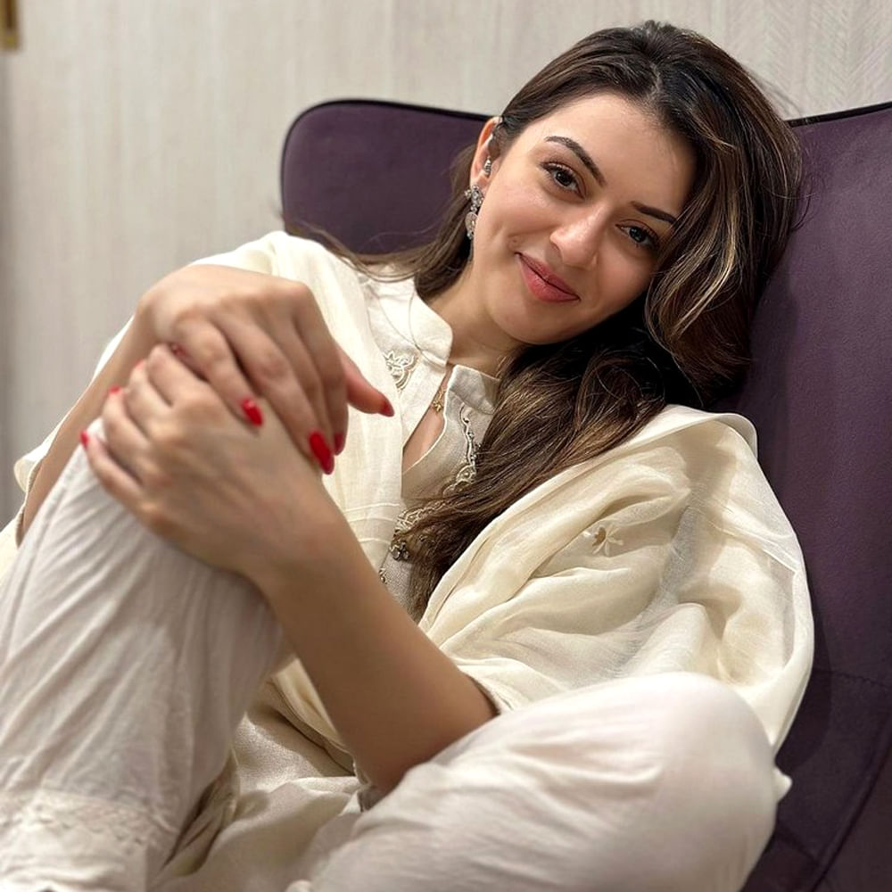 Hansika4