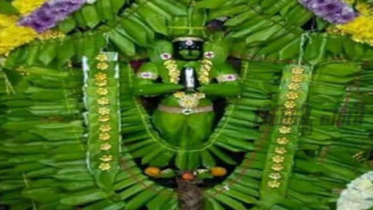 అంతేకాదు జీవితంలో జరిగే చెడు పనుల నుండి దూరంగా ఉండటానికి, శత్రువుల నుంచి రక్షణ కోసం బజరంగ బలిని పూజిస్తారు. బజరంగబలిని పూజించడానికి నియమాలను అనుసరించడం అవసరం. కొన్ని పనులు చేయడంపై ఆంక్షలు ఉన్నాయి.