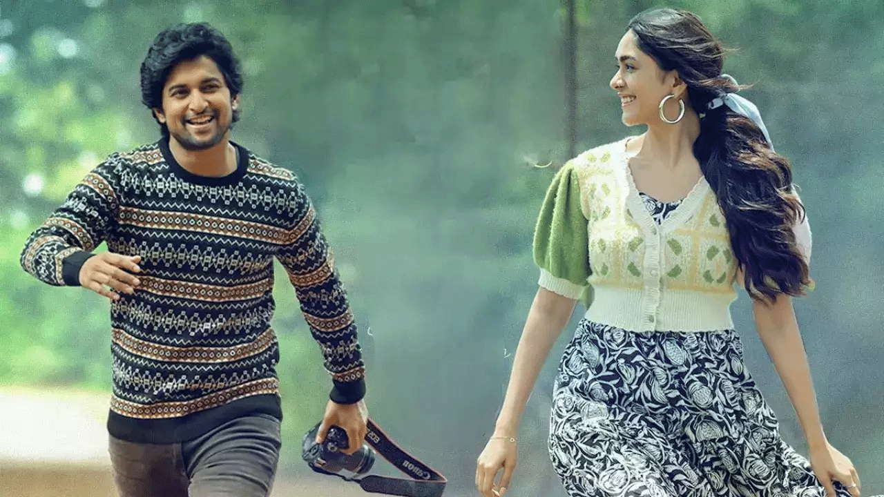 తిరుమల శ్రీవారిని దర్శించుకున్నారు నటుడు నాని. ఆయన నటించిన హాయ్ నాన్న ఈ నెల 7న విడుదలవుతోంది. ఈ సందర్భంగా తిరుపతిలో విలేకరులతోనూ మాట్లాడారు. హాయ్ నాన్న ఫ్యామిలీ ఆడియన్స్ కి నచ్చే సినిమా అవుతుందని అన్నారు నాని.