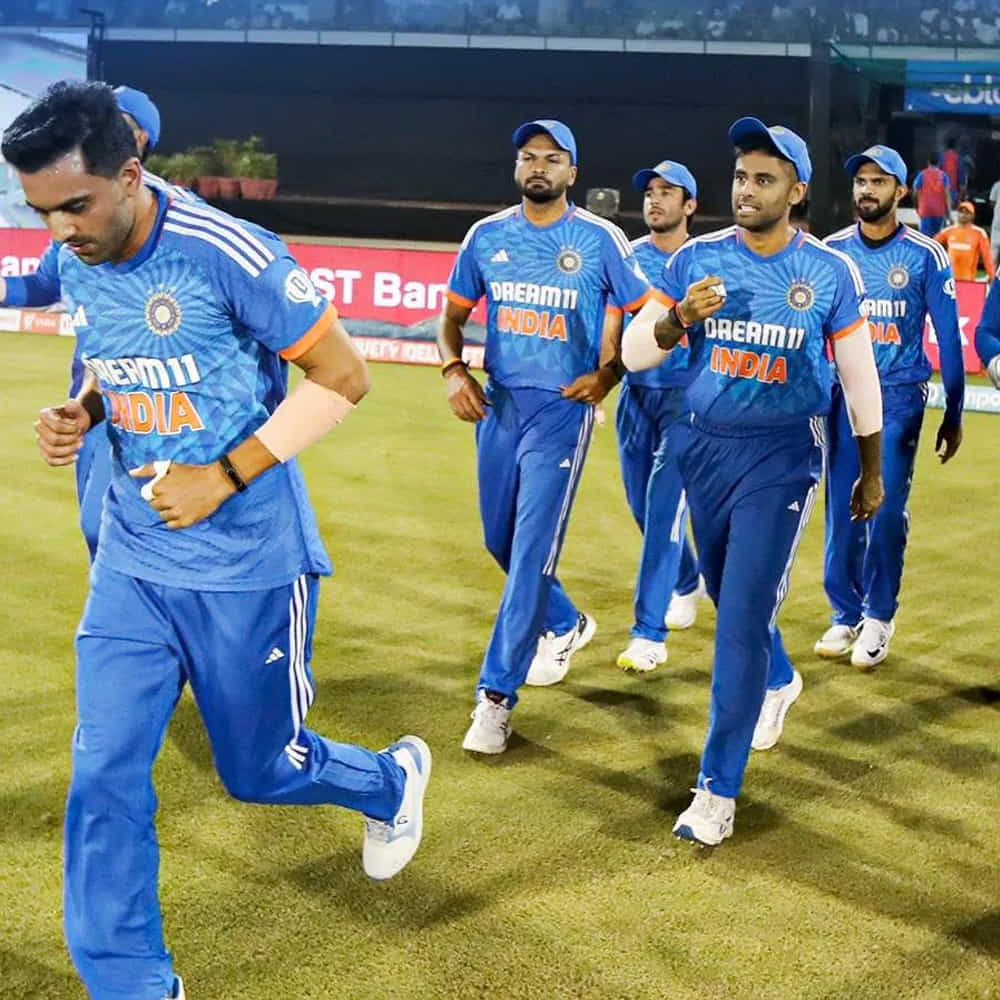 టీమ్ ఇండియాకు ఇది లాంఛనప్రాయ మ్యాచ్. కాబట్టి జట్టులో పెద్ద మార్పు రావడం ఖాయమని తెలుస్తోంది. బెంచ్ కోసం ఎదురుచూస్తున్న ఆటగాళ్లకు నేడు అవకాశం దక్కనుంది. కాబట్టి జట్టులో నాలుగు మార్పులు రావొచ్చని భావిస్తున్నారు. భారత్కు అవకాశం ఉన్న ప్లేయింగ్ ఎలెవెన్ను ఇక్కడ చూడండి.