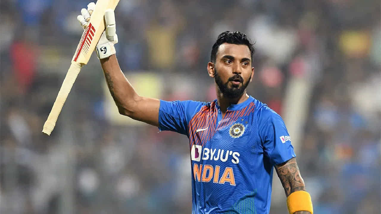 ఈ జాబితాలో కేఎల్ రాహుల్ 2వ స్థానంలో ఉన్నాడు. అతను న్యూజిలాండ్తో జరిగిన సిరీస్లో 224 పరుగులు చేయడం ద్వారా ఈ ఫీట్ సాధించాడు.
