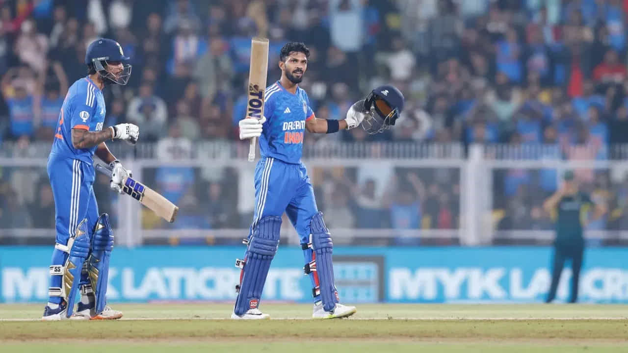 ఈ రికార్డును బద్దలు కొట్టేందుకు రుతురాజ్ గైక్వాడ్కు మంచి అవకాశం లభించింది. కానీ, ఆస్ట్రేలియాతో జరిగిన చివరి టీ20 మ్యాచ్లో కేవలం 10 పరుగులే చేసి 8 పరుగుల తేడాతో ప్రత్యేక రికార్డును లిఖించే అవకాశాన్ని కోల్పోయాడు.