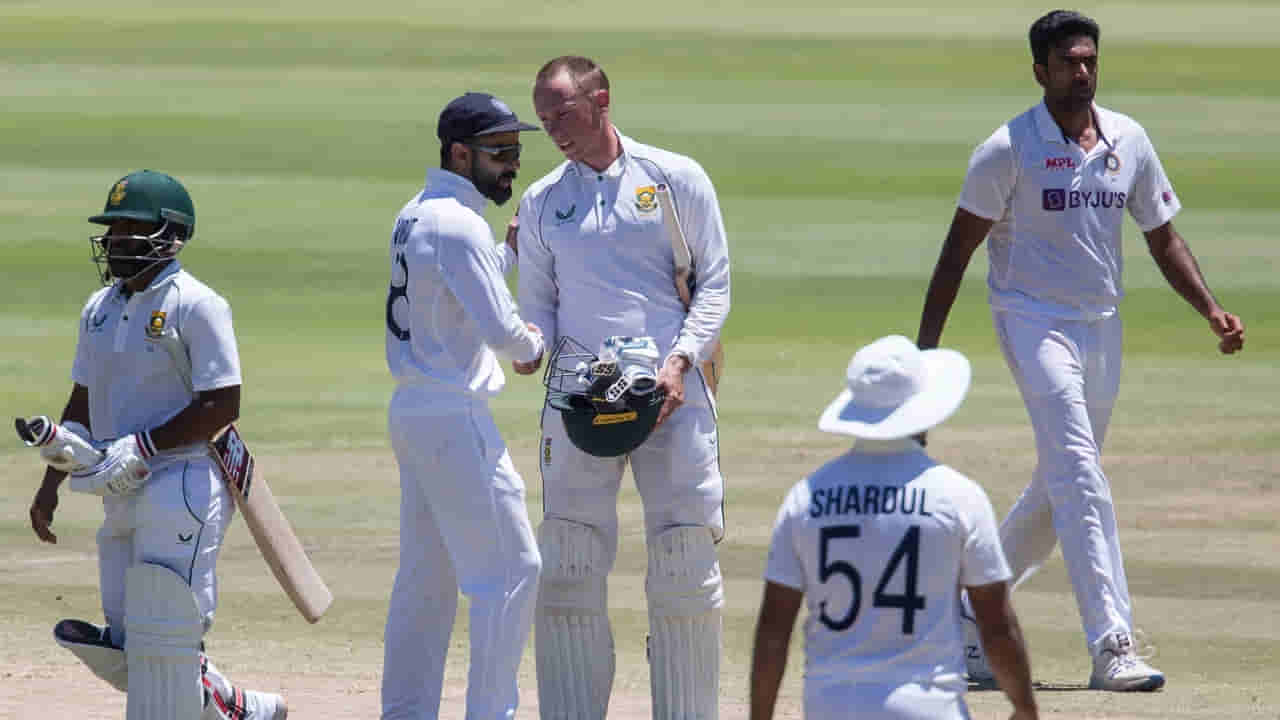 IND vs SA: టీమ్ ఇండియాకు డబుల్ షాక్.. సఫారీలతో టెస్ట్ సిరీస్కు రుతురాజ్ కూడా దూరం.. ఆ యంగ్ ప్లేయర్కు ఛాన్స్