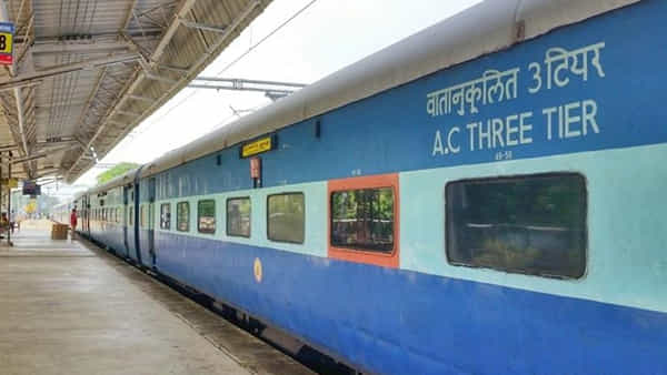 Indian railways: జనరల్ బోగీలు రైలుకు చివర్లోనే ఎందుకు ఉంటాయో తెలుసా.?