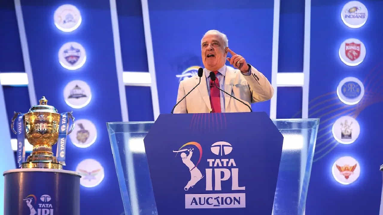 ఐపీఎల్ మినీ వేలానికి కౌంట్డౌన్ మొదలైంది. రేపు (డిసెంబర్ 19న) దుబాయ్లోని కోకాకోలా ఎరీనాలో మొత్తం 333 మంది ఆటగాళ్లు పాల్గొననున్నారు. అయితే వీరిలో 77 మంది ఆటగాళ్లకు మాత్రమే అవకాశం దక్కనుంది.