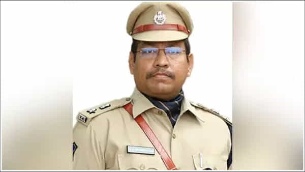 తెలంగాణలో సంచలనంగా మారిన మాజీ IAS, ప్రస్తుత IPSల మధ్య వివాదం.. ఇద్దరి మధ్య లింకేంటి?