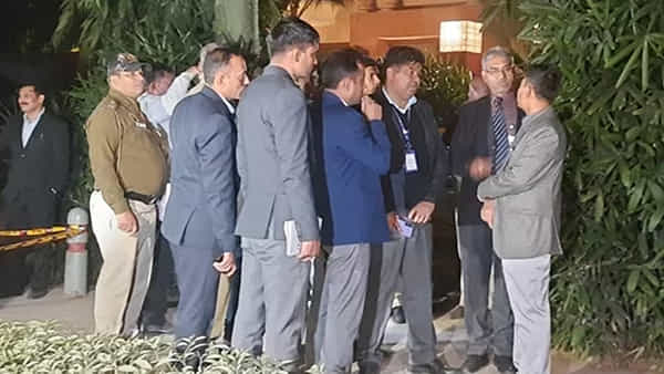 Israel Embassy: దేశ రాజధాని ఢిల్లీలో బాంబ్ కలకలం.. ఇజ్రాయెల్ ఎంబసీ వెనుక పేలుడు