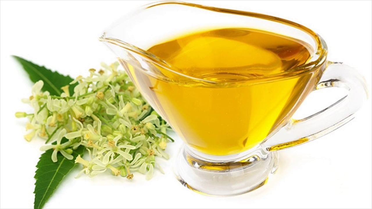 టైట్ గా ఉండే బట్టలు వేసుకోవడం వల్ల చెమట అక్కడే పేరుకు పోయి ఫంగల్ ఇన్ ఫెక్షన్లు మరింత పెరుగుతాయి. ఈ కారణంగా మంట, దురద అనేవి సవ్తాయి. ఈ సమస్యని ముందుగానే నియంత్రించక పోతే.. మరింత తీవ్రతరం అవుతుంది. ఈ సమస్యతో ఇబ్బంది పడేవారు వేపాకుతో అదుపు చేయవచ్చు. అదేలాగో ఇప్పుడు తెలుసుకుందాం.
