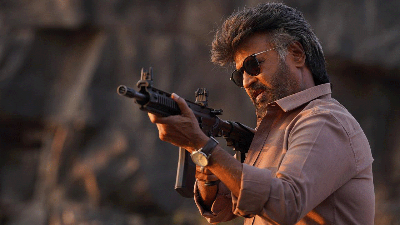 మార్కెట్ పరంగా యంగ్ జనరేషన్తో పోలిస్తే సీనియర్ హీరోలు కాస్త వెనకబడుతున్నారు. అందుకే పోటి నిలబడాలంటే కుర్ర హీరోల హెల్ప్ కావాల్సిందే అని ఫిక్స్ అవుతున్నారు. కథ పరంగానో, బిజినెస్ పరంగానో సినిమాలకు హెల్ప్ అయ్యేలా కాంబినేషన్స్ ప్లాన్ చేస్తున్నారు. టాలీవుడ్ నుంచి మాలీవుడ్ వరకు దాదాపు అన్ని ఇండస్ట్రీల్లో ఇదే ట్రెండ్ నడుస్తోంది.
