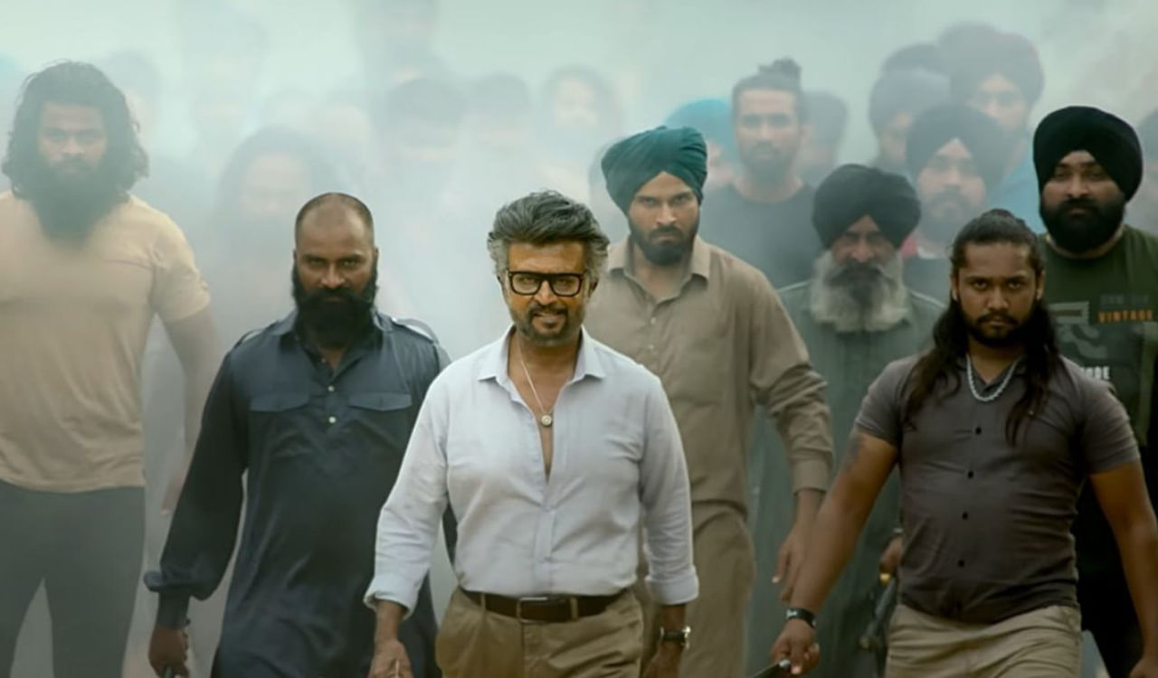 ఆడియన్స్ భారీ ఎంటర్టైన్మెంట్ కోరుకుంటున్నారు.. మరి వాళ్లు కోరిందే ఇవ్వడమే కదా దర్శకుల పని. అందుకే వాళ్లు అదే చేస్తున్నారు. ఈ మధ్య చాలా సినిమాలు దాదాపు 3 గంటలు.. కుదిర్తే అంతకంటే ఎక్కువ నిడివితోనే వచ్చాయి.