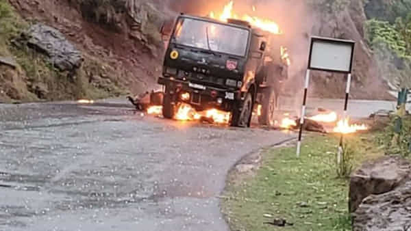 Terrorists: జమ్మూ-కశ్మీర్లో ఉగ్రవాదుల మెరుపుదాడి.. కొనసాగుతున్న ఎదురుకాల్పులు