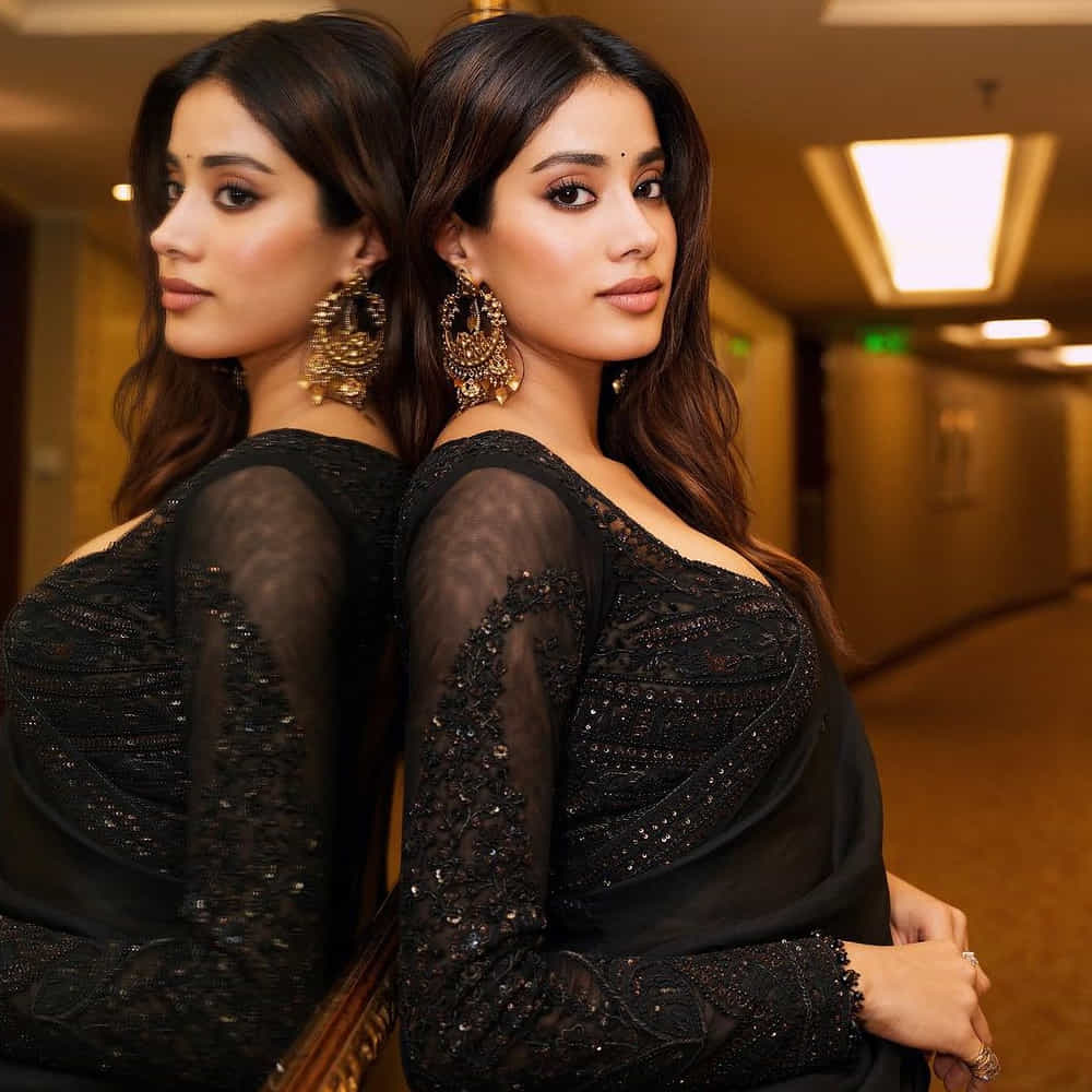 ఇప్పటికే ఈ సినిమా నుంచి విడుదలైన జాన్వీ ఫస్ట్ లుక్ పోస్టర్ ఆకట్టుకుంది. ఇందులో తంగం పాత్రలో గ్రామీణ అమ్మాయిగా కనిపించనుంది జాన్వీ.