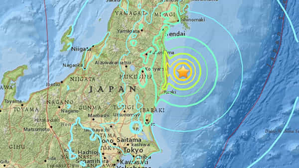 Two Earthquakes: జపాన్ సముద్ర తీరంలో భూకంపం.. అరగంట వ్యవధిలోనే రెండు సార్లు కంపించిన భూమి..