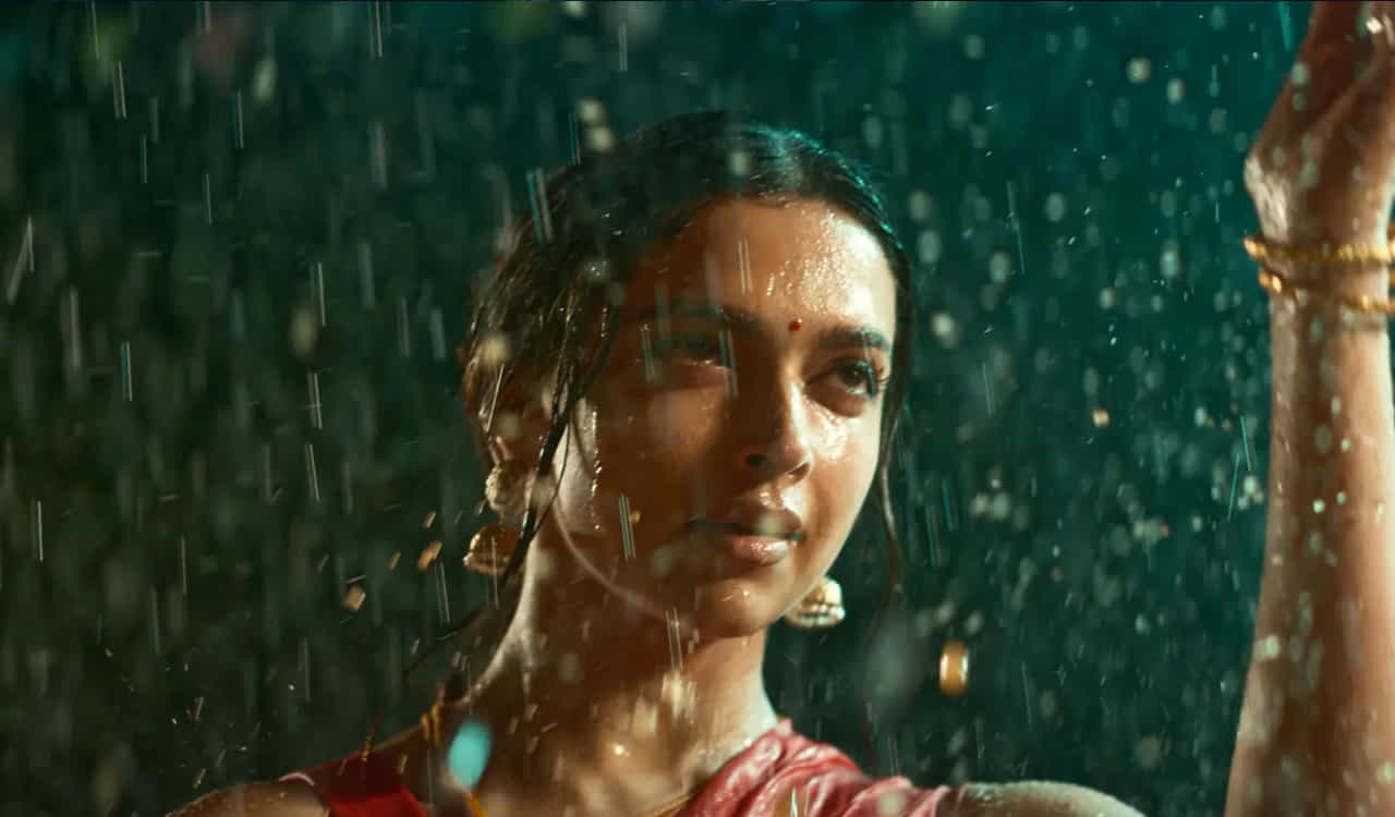 ఓ వైపు నార్త్ లో బిజీగా ఉన్నప్పటికీ, సౌత్లోనూ కల్కి షూట్లో ఇష్టంగా పార్టిసిపేట్ చేశారు ఈ బ్యూటీ. ప్రభాస్తో ఈక్వల్ ఇంపార్టెన్స్ ఉన్న కేరక్టర్ని దీపిక కోసం రాశారట నాగ్ అశ్విన్. ఈ సినిమా కోసం ఇష్టంగా ఎదురుచూస్తున్నారు దీపిక.