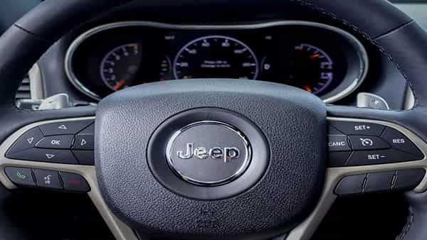 Jeep SUV: ఏఐ చాట్బాట్ ఫీచర్తో వచ్చిన జీప్ ఎస్యూవీ.. స్పెషాలిటీ తెలిస్తే ఇప్పుడే కొనేస్తారంతే..