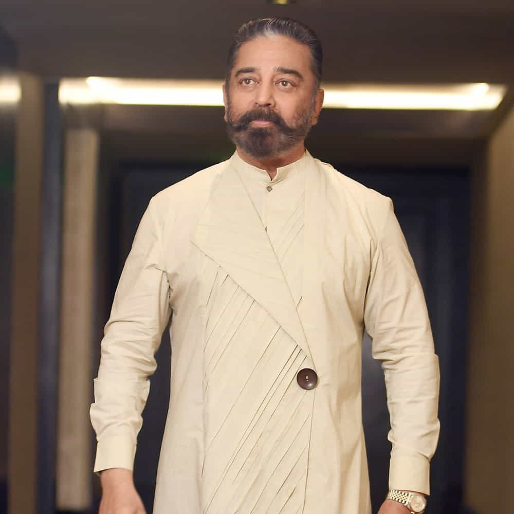 టాప్ హీరోల మధ్య పోటీ ఉంటుందా? ఉంటే అది హెల్దీగానే ఉంటుందా? మిగిలిన వాళ్ల సంగతేమోగానీ, ఎప్పుడూ స్టేజ్ల మీద హ్యాపీగా కనిపించే తలైవర్కీ, లోక నాయకుడికీ మధ్య బాండింగ్ ఎలా ఉంటుంది.? విజయ్ నటించిన లియో షూటింగ్లో సమయంలో ఏం జరిగింది? రజనీ - కమల్ గురించి లోకేష్ చెప్పిన ఆ బ్లాస్టింగ్ న్యూస్ ఏంటి.? కమాన్ లెట్స్ వాచ్..