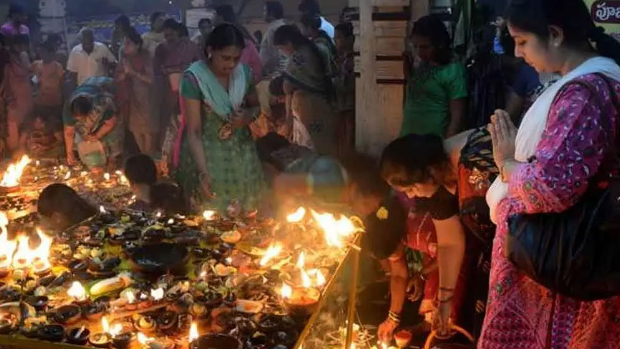 Karthika Masam: కార్తీకమాసం చివరి సోమవారం.. భక్తులతో కిటకిటలాడుతున్న శ్రీశైల క్షేత్రం..