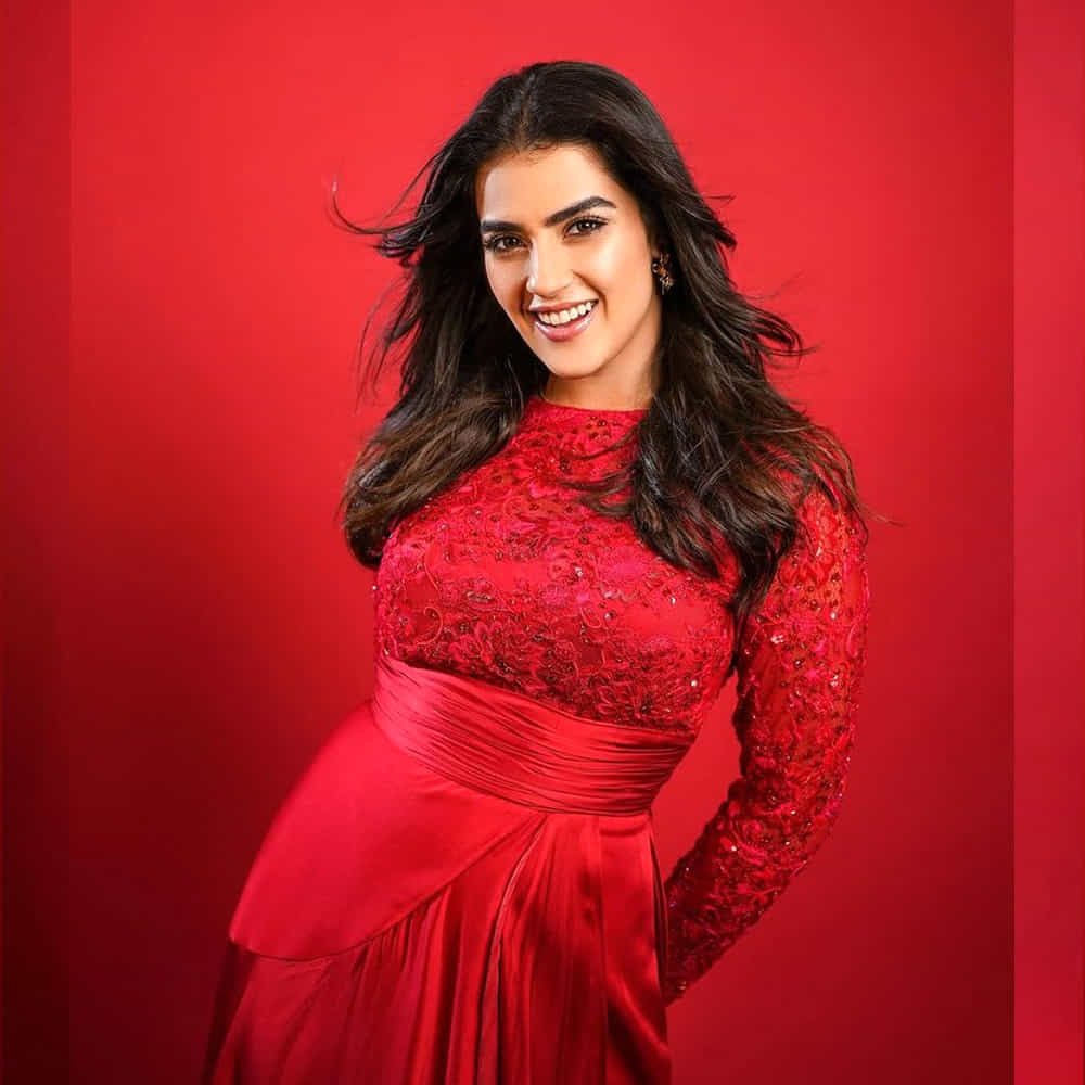 ఈ మాయ పేరేమిటో అనే సినిమాతో టాలీవుడ్ లోకి పరిచయం అయ్యింది హాట్ బ్యూటీ కావ్య థాపర్. ఆతర్వాత వరుస సినిమాలతో బిజీగా మారిపోయింది.