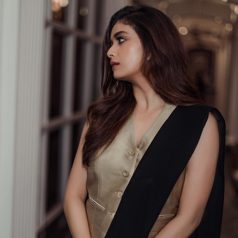 కమర్షియల్ సినిమాలతో ఒకటి రెండు సక్సెస్‌లు వచ్చినా.. ఆ క్రెడిట్ కీర్తి ఖాతాలో పడలేదు. దీంతో తన పేరు కూడా వినిపించే సాలిడ్ హిట్ కోసం చాలా రోజులుగా వెయిట్ చేస్తున్నారు కీర్తి సురేష్‌. రీసెంట్‌ టైమ్స్‌లో నటనకు ఆస్కారమున్న పాత్రల్లో నటించినా... ఆ సినిమాలు సక్సెస్‌ కాకపోవటంతో కీర్తి కెరీర్‌కు ఉపయోగపడలేదు.