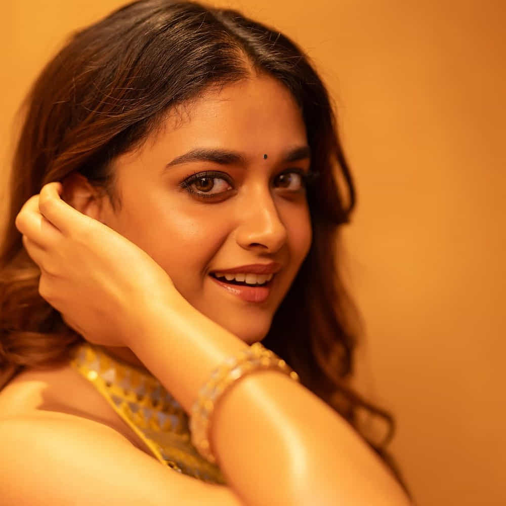 మరి అన్నీ ఉన్నా అవకాశాలు రావట్లేదేంటబ్బా..? టాలీవుడ్ను కీర్తి పక్కనబెట్టిందా లేదంటే టాలీవుడ్డే కీర్తిని పట్టించుకోవట్లేదా..? స్క్రీన్ మీద ఇలా జోష్గానే తీన్మార్ వేస్తున్నారు కానీ.. అదే జోష్ కీర్తి సురేష్ కెరీర్లో అయితే కనిపించట్లేదు మరి.