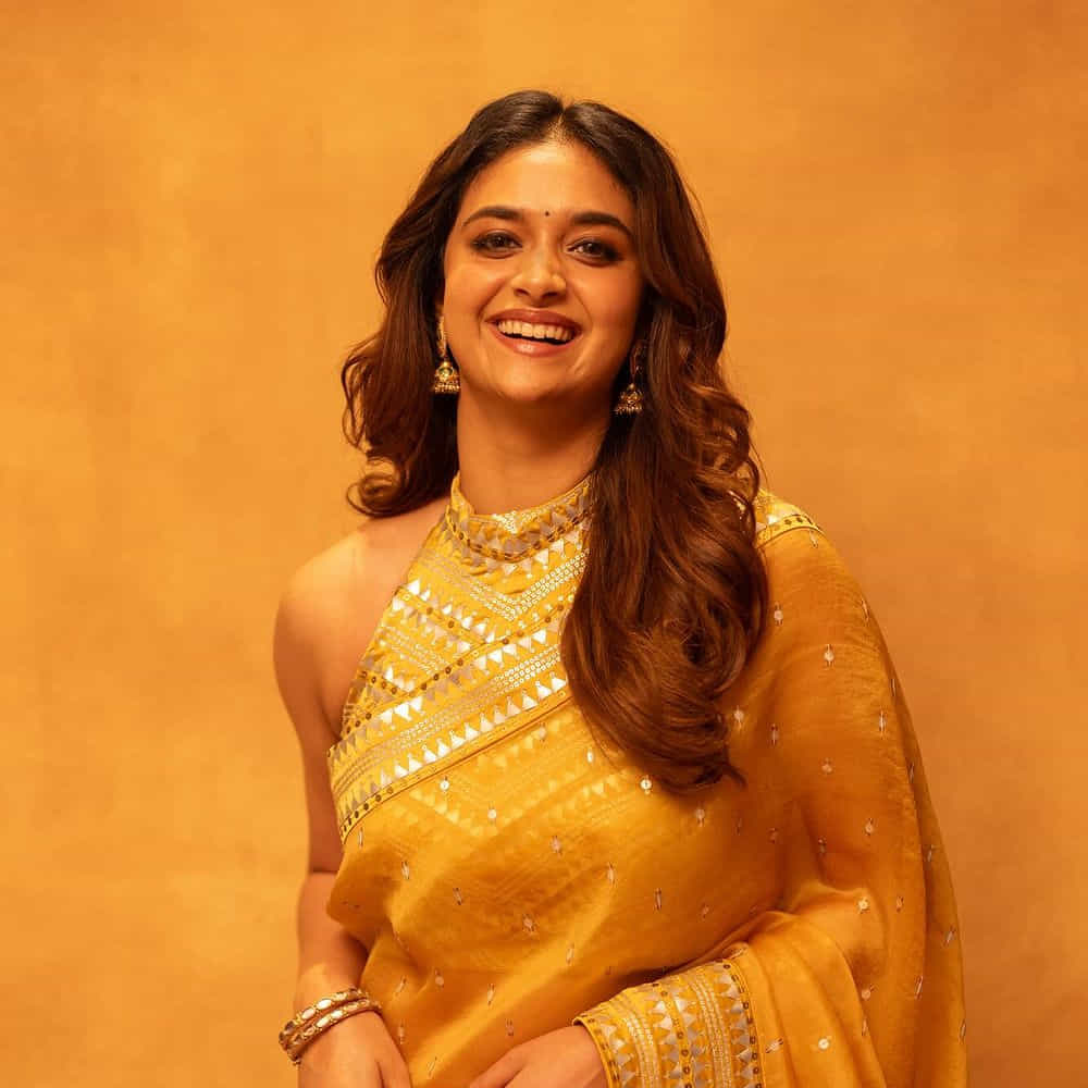 అన్నీ ఉన్నా అల్లుడి నోట్లో శని అన్నట్లు.. అందం, అభినయం ఉన్నా కీర్తి సురేష్ వైపు స్టార్ హీరోలు చూడట్లేదు. పవన్ కళ్యాణ్, మహేష్ బాబు లాంటి స్టార్స్తో రొమాన్స్ చేసినా.. నానితో వరస హిట్స్ కొట్టినా.. ఏది కీర్తి కెరీర్కు కలిసిరావట్లేదు.