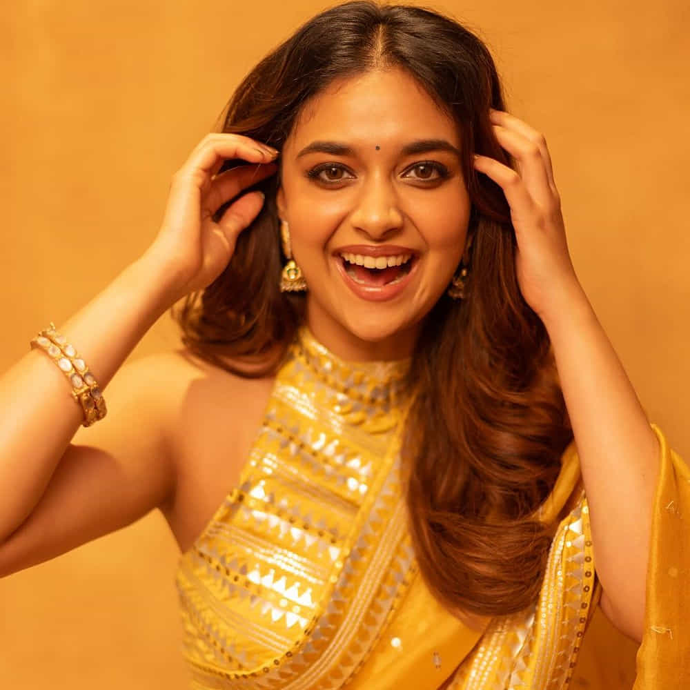 మొన్న దసరాలో వెన్నెలలా సినిమాను బతికించినా దర్శకులు కరుణించడం లేదు. భోళా శంకర్ డిజాస్టర్ తర్వాత ఈమె తెలుగులో ఏ సినిమాకు సైన్ చేయలేదు. దీనికి ముందు రజినీ పెద్దన్నలోనూ చెల్లిగానే నటించినా అదీ ఫ్లాపే అయింది. తెలుగులో ఖాళీగానే ఉన్నా.. తమిళంలో మాత్రం చేతినిండా సినిమాలతో బిజీగా ఉన్నారు కీర్తి.