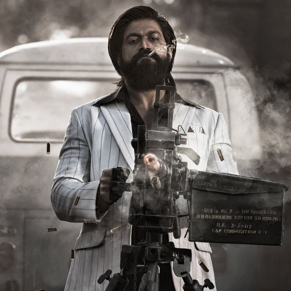 ఓ సినిమా విడుదలయ్యాక.. మహా అయితే ఆర్నెళ్లు గుర్తు పెట్టుకుంటారు. కానీ ఏడాదన్నరైనా దానిపై అంతే క్రేజ్ ఉందంటే మాత్రం.. అది కచ్చితంగా అద్భుతమే. అలాంటి మ్యాజిక్ కేజియఫ్తో చేసారు ప్రశాంత్ నీల్. ఎప్రిల్ 14, 2022న విడుదలైన ఈ చిత్రం.. ఏడాదిన్నర అయినా కూడా వార్తల్లోనే ఉంది. అందులోనూ పార్ట్ 3కి సంబంధించిన అప్డేట్ గురించి ఫ్యాన్స్ వేచి చూస్తున్నారు.