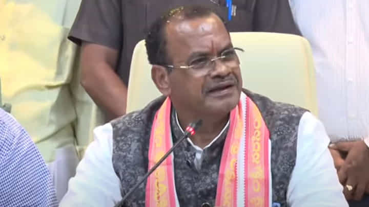 2 రోజుల్లోనే ఏం చేశారని మాట్లాడుతున్నారు.. 10 ఏళ్లు ఏం చేశారు: కోమటిరెడ్డి 2 రోజుల్లోనే ఏం చేశారని మాట్లాడుతున్నారు.. 10 ఏళ్లు ఏం చేశారు: కోమటిరెడ్డి