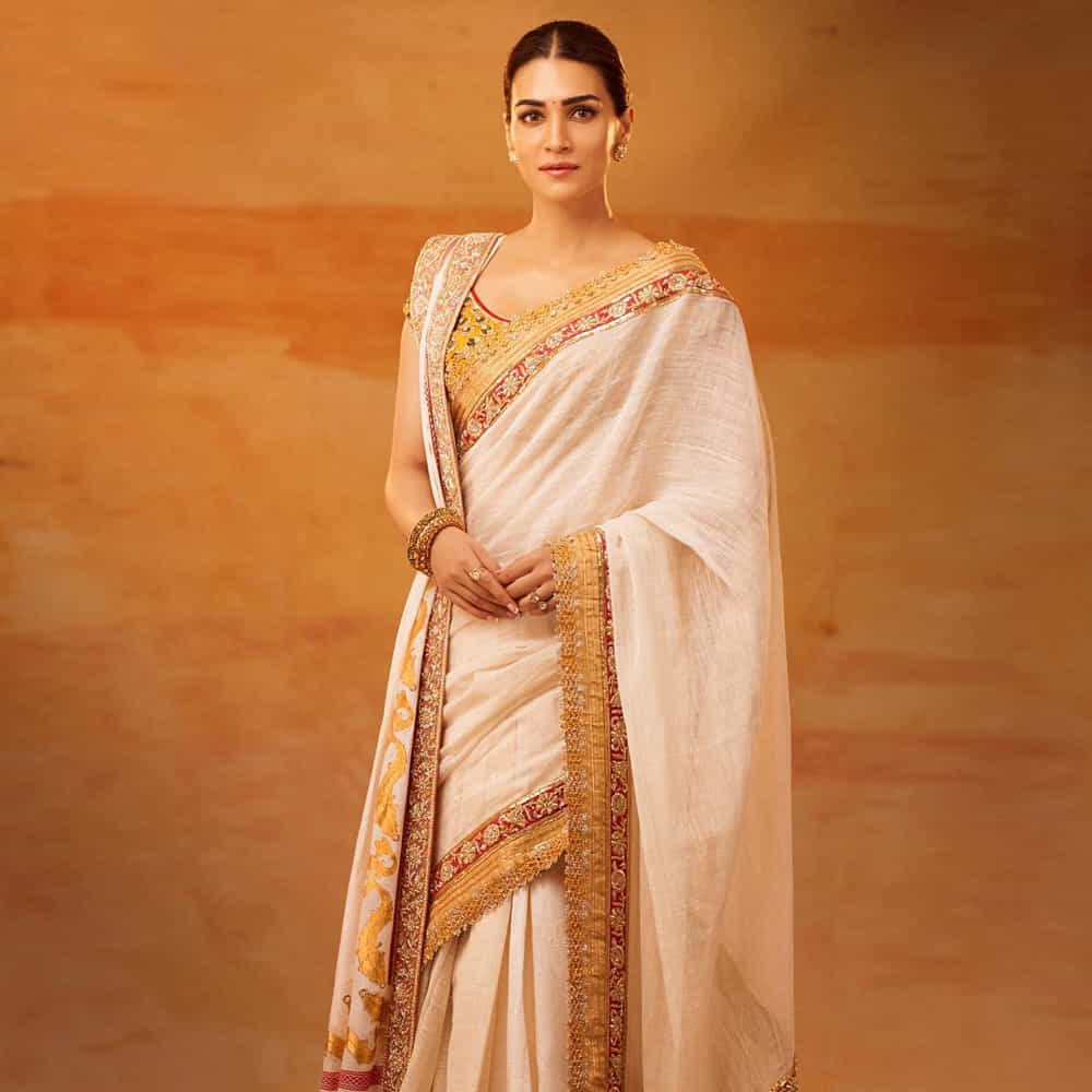 ఇండస్ట్రీలో స్టార్ కిడ్స్ ని ప్రోత్సహించినట్టే, ఔట్ సైడర్స్ ని కూడా ఎంకరేజ్ చేయాలని ఆ మధ్య చెప్పిన కృతి, ఇప్పుడు ఇంకో అడుగు ముందుకేశారు. తాను చెప్పనిదాన్ని చెప్పినట్టు, ట్రేడింగ్ కంపెనీలతో తనకు సంబంధం ఉన్నట్టు పేర్కొన్న వారి మీద చర్యలు తీసుకుంటున్నారు. ఫర్దర్గానూ తనజోలికి ఎవరైనా వస్తే, లీగల్గా ప్రొసీడ్ అవతానని అంటున్నారు కృతి. నయన్ అలా... కృతి ఇలా అంటూ పోల్చి చూస్తున్నారు ఆడియన్స్.