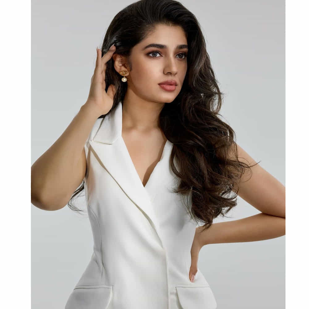 లవ్ టుడే సినిమా హీరో ప్రదీప్ రంగనాథన్ సరసన నటిస్తుంది కృతి. ఈ చిత్రానికి నయనతార భర్త విఘ్నేశ్ శివన్ దర్శకత్వం వహిస్తున్నారు. ఇటీవలే ఈ మూవీ రెగ్యూలర్ షూటింగ్ స్టార్ట్ అయ్యింది. 