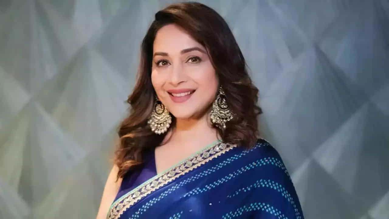 మాధురీ దీక్షిత్ రాజకీయాల్లోకి రానుందని, ముంబైలోని ఒక నియోజకవర్గం నుంచి ఎన్నికల్లో పోటీ చేయనుందని పుకార్లు షికార్లు చేస్తున్నాయి. తాజాగా తనపై వస్తోన్న రూమర్లకు మాధురీ దీక్షిత్ స్వయంగా సమాధానమిచ్చింది. మాధురీ దీక్షిత్ తన కొత్త మరాఠీ చిత్రం 'పంచక్' ప్రమోషన్‌లో బిజీగా ఉంది. ఈ సందర్భంగా మాట్లాడిన ఆమె రాజకీయాల్లోకి రావడంపై క్లారిటీ ఇచ్చింది. 