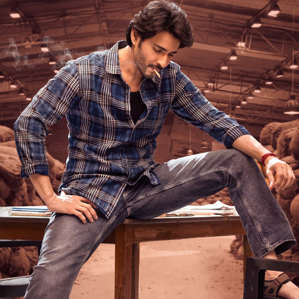 ఈ సినిమాను వచ్చే ఏడాది సంక్రాంతి కానుకగా జనవరి 12న విడుదల చేయనున్నారు. ఇందులో మహేష్ బాబు పూర్తిగా మాస్ యాక్షన్ హీరోగా కనిపించనున్నట్లు పోస్టర్స్ చూస్తే తెలుస్తోంది.