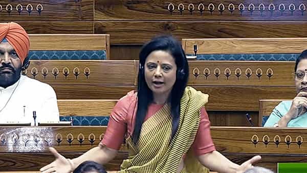 Mahua Moitra: పార్లమెంట్ ముందుకు క్యాష్ ఫర్ క్వశ్చన్స్ వ్యవహారం.. ఏధిక్స్ కమిటీ రిపోర్ట్పై చర్చ జరగాలంటోన్న విపక్షాలు