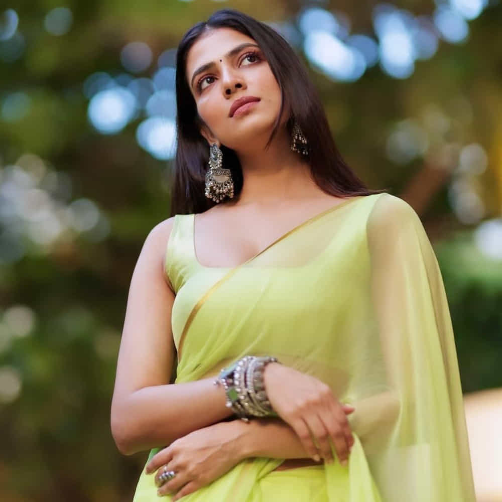 డబ్బింగ్ కష్టం: విక్రమ్ హీరోగా నటిస్తున్న సినిమా తంగలాన్. ఈ చిత్రంలో మాళవిక మోహనన్ నాయికగా నటిస్తున్నారు. ఈ సినిమా డబ్బింగ్ పనులు మొదలయ్యాయని, తనకు డబ్బింగ్ చెప్పడం చాలా కష్టమని అన్నారు మాళవిక. వచ్చే ఏడాది జనవరి 26న విడుదల కానుంది తంగలాన్.