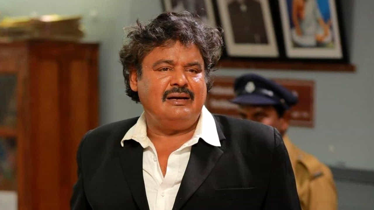 త్రిషను ఉద్ధేశిస్తూ మన్సూర్ చేసిన చిల్లర వ్యాఖ్యలపై తీవ్రంగా మండిపడ్డారు త్రిష. అసలు అలాంటి వ్యక్తితో ఇప్పటి వరకు స్క్రీన్ షేర్ చేసుకోనందుకు సంతోషిస్తున్నానని.. భవిష్యత్తులో ఎప్పుడు అలాంటి తప్పు చేయనని స్పష్టం చేశారు.త్రిషపై మన్సూర్ చేసిన కామెంట్స్తో... ఇండస్ట్రీ మొత్తం షాకయ్యింది. మన్సూర్ పై తీవ్రంగా మండిపడింది.