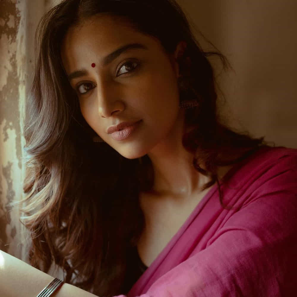 ప్రస్తుతం తెలుగు సినీ పరిశ్రమలోని బిజీ హీరోయిన్లలో ఈ ముద్దుగుమ్మ ఒకరు. ఇచ్చట వాహనములు నిలుపరాదు సినిమాతో తెలుగు తెరకు పరిచయమై.. ఆ తర్వాత కొంతకాలం బ్రేక్ తీసుకుంది.