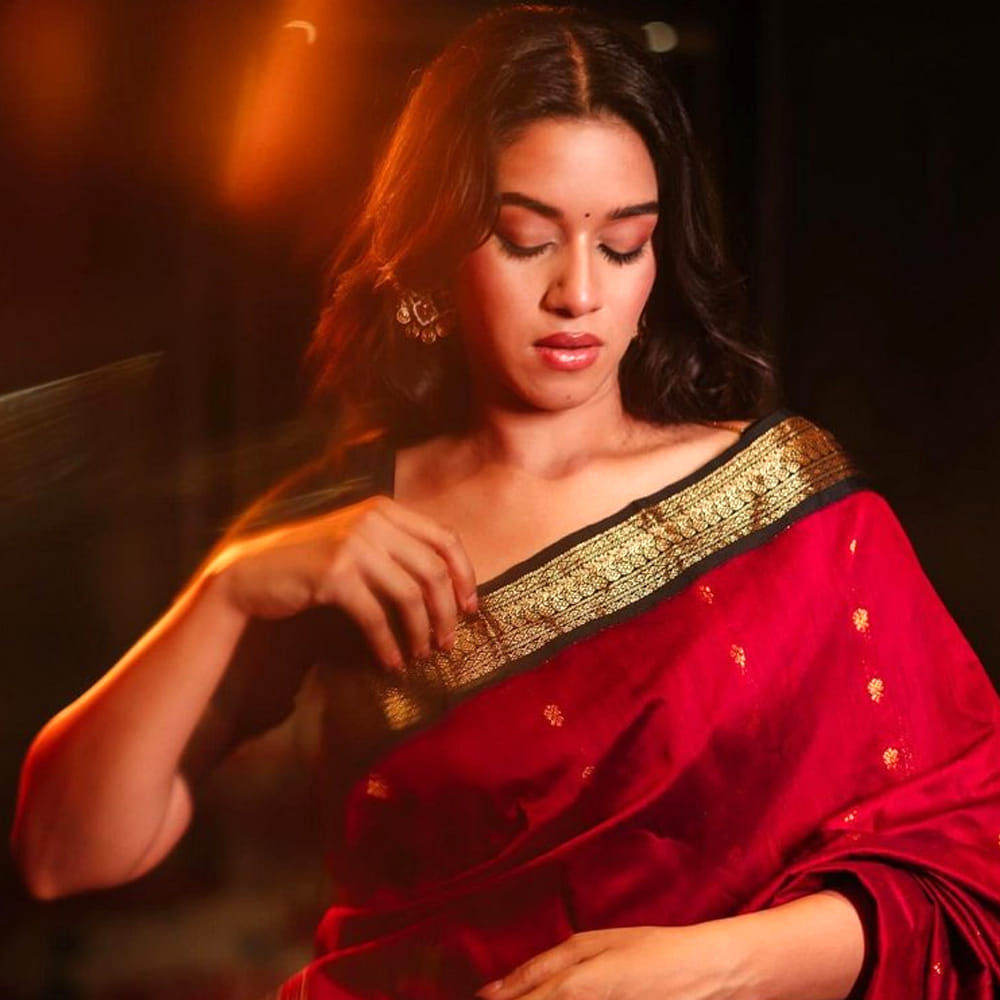 చూడచక్కని రూపం, ఆకట్టుకునే అభినయంతో అలరించింది ఈ చిన్నది. గద్దల కొండా గణేష్ సినిమా తర్వాత తమిళ్ లో బిజీగా మారిపోయింది.