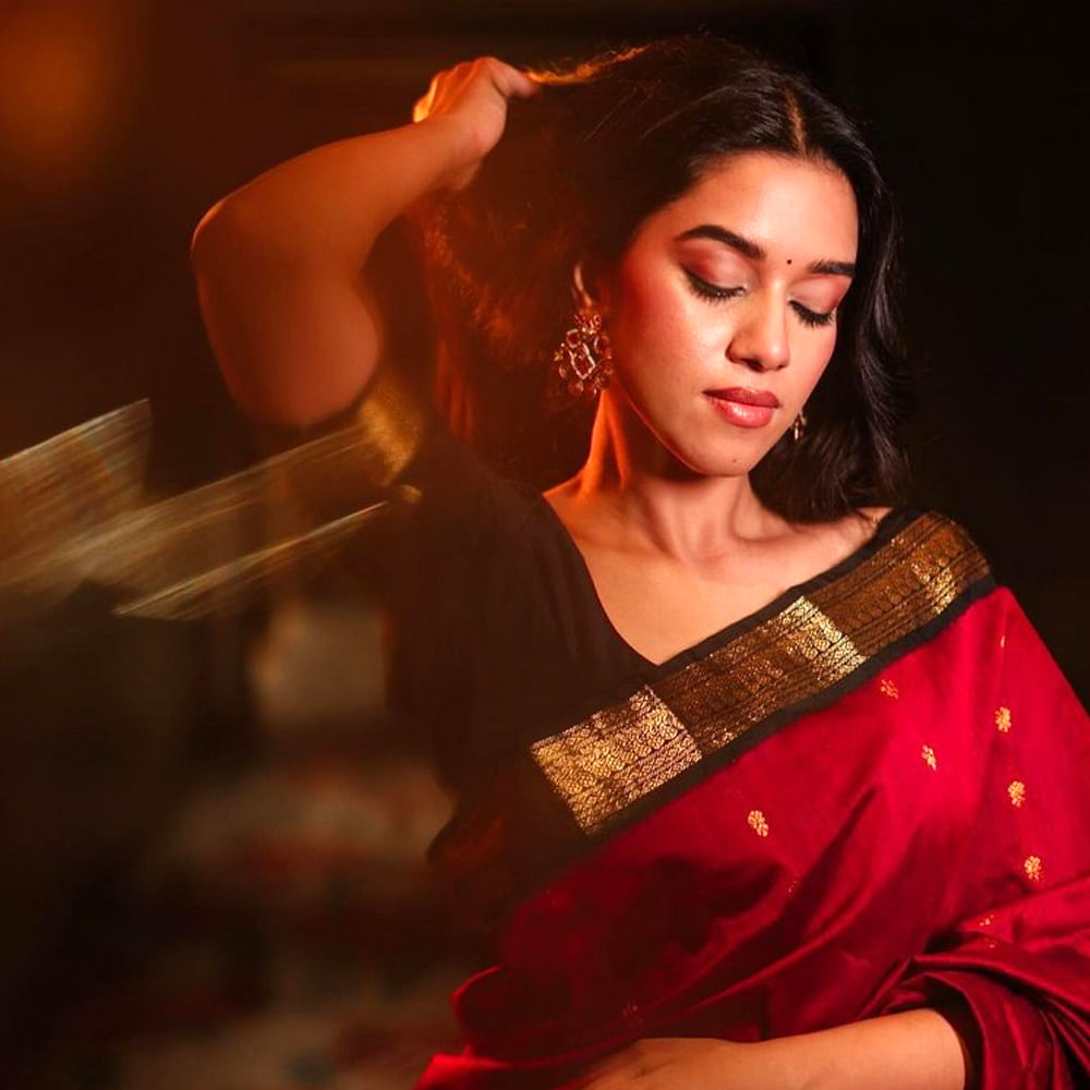    హరీష్ శంకర్ దర్శకత్వంలో వరుణ్ తేజ్ నటించిన గద్దల కొండా గణేష్ సినిమాతో టాలీవుడ్ ప్రేక్షకులను పలకరించింది మృణాళిని రవి.