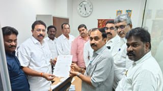 Srisailam: శ్రీశైలం పాతాళ గంగ ఏపీ టూరిజం జెట్టిపై నీటి కుక్కల సందడి.. సెల్ ఫోన్లకు పనిచెప్పిన యాత్రికులు