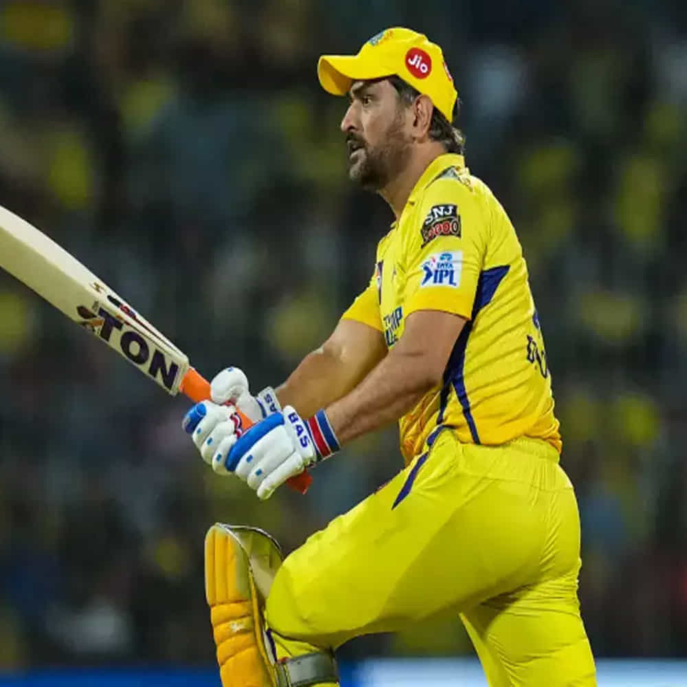 ఒక చిత్రంలో, చెన్నై సూపర్ కింగ్స్ కెప్టెన్ నవ్వుతున్న ఫొటో కనిపిస్తుంది. ఇదే క్రమంలో మహి తిరిగి వస్తాడని అభిమానులు ఆసక్తిగా ఎదురుచూస్తున్నారు. 2023 IPLలో, మహి అద్భుతాలు చేశాడు. చివరికి జట్టు కోసం కొన్ని అద్భుతమైన ఇన్నింగ్స్లు ఆడాడు. ఇది అభిమానులకు చాలా వినోదాన్ని ఇచ్చింది.
