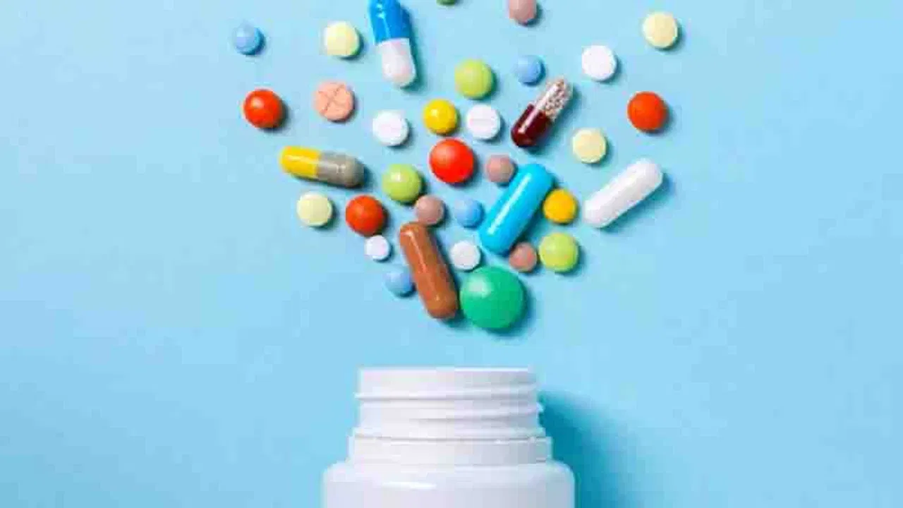 ఈ ట్యాబ్లెట్స్ తీసుకోవడం వల్ల కంటి చూపు కూడా మెరుగు పడుతుంది. తరచూ తీసుకోవడం వల్ల కంటి సమస్యలు కూడా తలెత్తవు. అంతే కాకుండా.. చర్మ, జుట్టు సమస్యలు కూడా అదుపులోకి వస్తాయి. కొన్ని విటమిన్ల లోపాల కారణంగా ఈ సమస్యలు తలెత్తుతాయి.