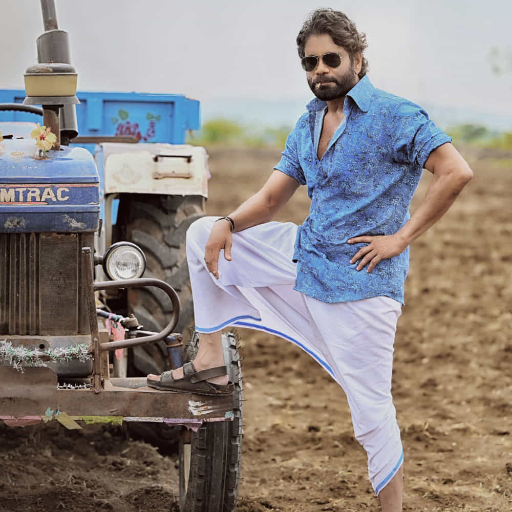 హిట్టు ఫ్లాపులతో పనేం లేదు.. వరసగా సినిమాలు చేస్తున్నామా లేదా అనేది మాత్రమే కొందరు హీరోలు మెంటల్గా ఫిక్సైపోయి ఉంటారు. ఈ లిస్టులోకి లేటెస్ట్ ఎంట్రీ ఇస్తున్నారు నాగార్జున. నిన్నమొన్నటి వరకు నిదానమే ప్రధానం అన్నట్లున్న నాగ్.. ఒక్కసారిగా జోరు పెంచేసారు. ఇటు బుల్లితెర.. అటు వెండితెరపై రప్ఫాడిస్తున్నారు ఈ సీనియర్ హీరో. ఈ స్పీడ్కు రీజన్ ఏంటి..?
