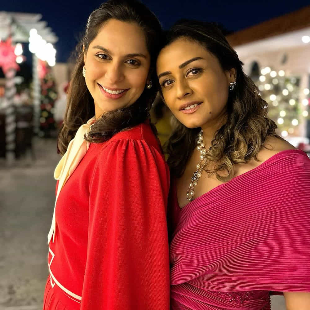 మెగా ఇంట్లో జరిగిన క్రిస్మస్ సెలబ్రేషన్లలో మహేష్ బాబు ఫ్యామిలీ సైతం పాల్గొంది. ఉపాసనతో కలిసి మహేష్ సతీమణి నమ్రత సందడి చేసిన ఫోటోస్ వైరలవుతున్నాయి.