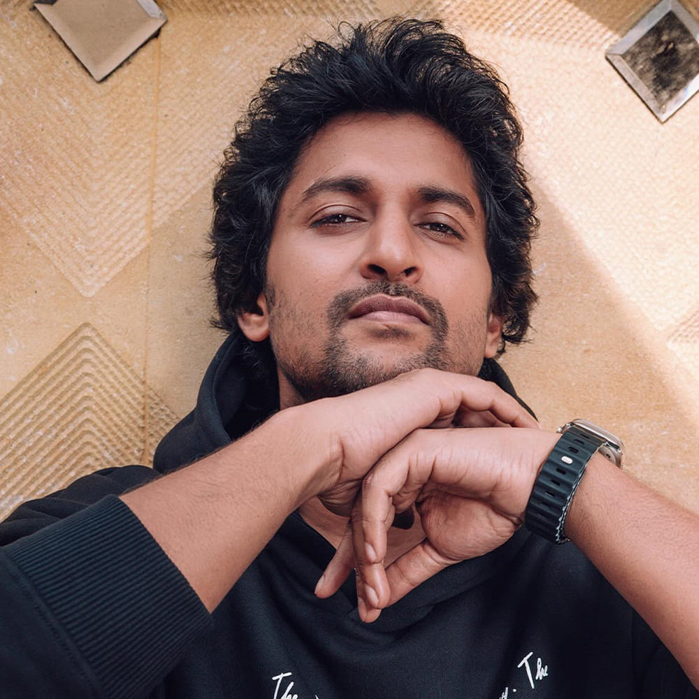 త్రివిక్రమ్కి ఫోన్ చేసి కథ రెడీ చేయమని చెప్పండి అని వెంకీ ఫన్నీగా ఆన్సర్ ఇవ్వడంతో అందరి ఫోకస్ ఒక్కసారి త్రివిక్రమ్ మీద పడింది. ఆ సినిమాలో పాటలు, డైలాగులు ఒక్కసారిగా అందరికీ అప్పటి రోజులను గుర్తుచేస్తున్నాయి. నువ్వు నాకు నచ్చావ్ క్లిప్స్ కూడా వైరల్ అవుతున్నాయి నెట్టింట్లో.