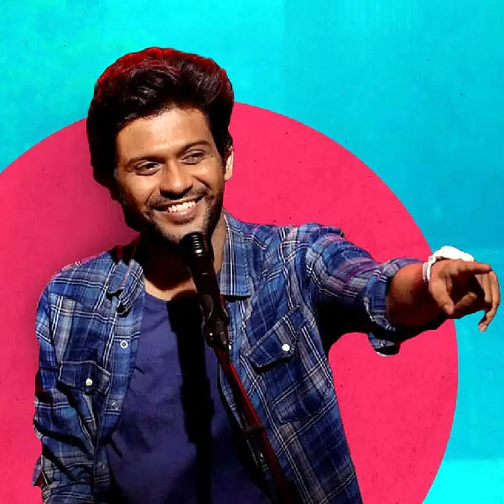 సాయి శ్రీనివాస ఆత్రేయకు కథ, స్క్రీన్ ప్లే అన్నీ నవీన్ రాసుకున్నారు. జాతి రత్నాలుతో ఈయన మార్కెట్ బాగా పెరిగిపోయింది. అనుదీప్ కేవీ తెరకెక్కించిన జాతి రత్నాలు కామెడీ సినిమాలకు కల్ట్‌ అయిపోయింది.