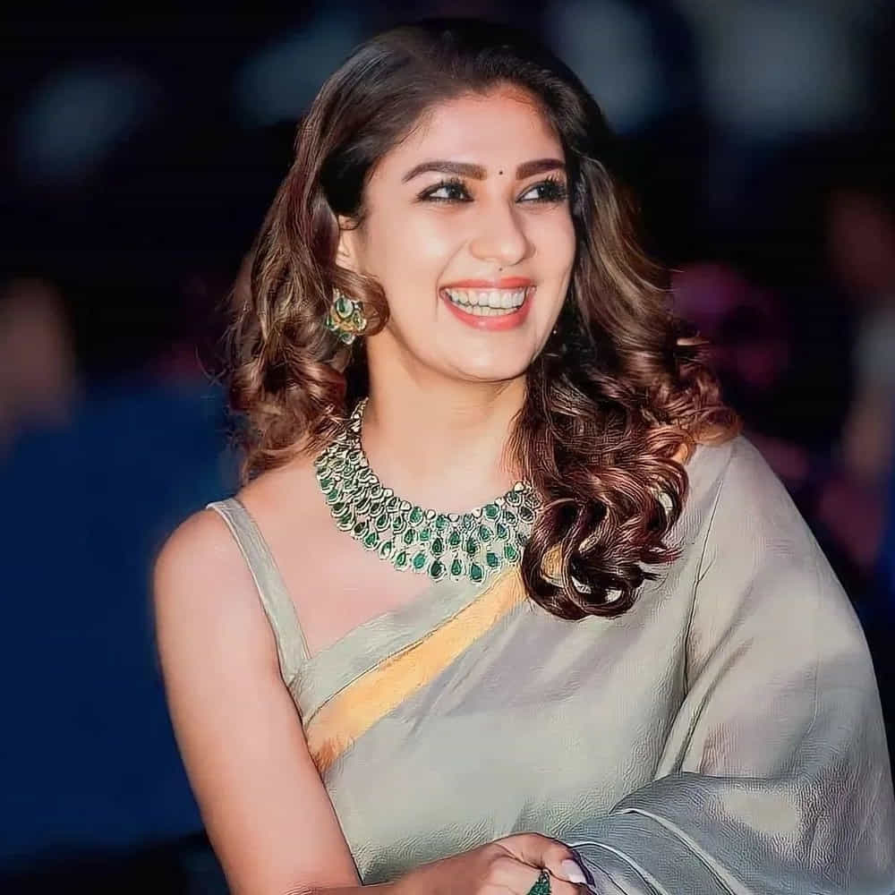 ఇప్పటిదాకా మనం చూసింది వీళ్లనేనా అంటూ ఆశ్చర్యపోతున్నారు జనాలు. మన దగ్గర నయనతార, నార్త్ లో కృతి సనన్ ఇప్పుడు జనాలకు షాకుల మీద షాకులిస్తున్నారు. ఉన్నపళాన వారి ప్రవర్తనలో వచ్చిన మార్పులేంటి? వారిని చూసిన జనాలు ఎందుకు అవాక్కవుతున్నారు? మనం కూడా చూసేద్దాం రండి....